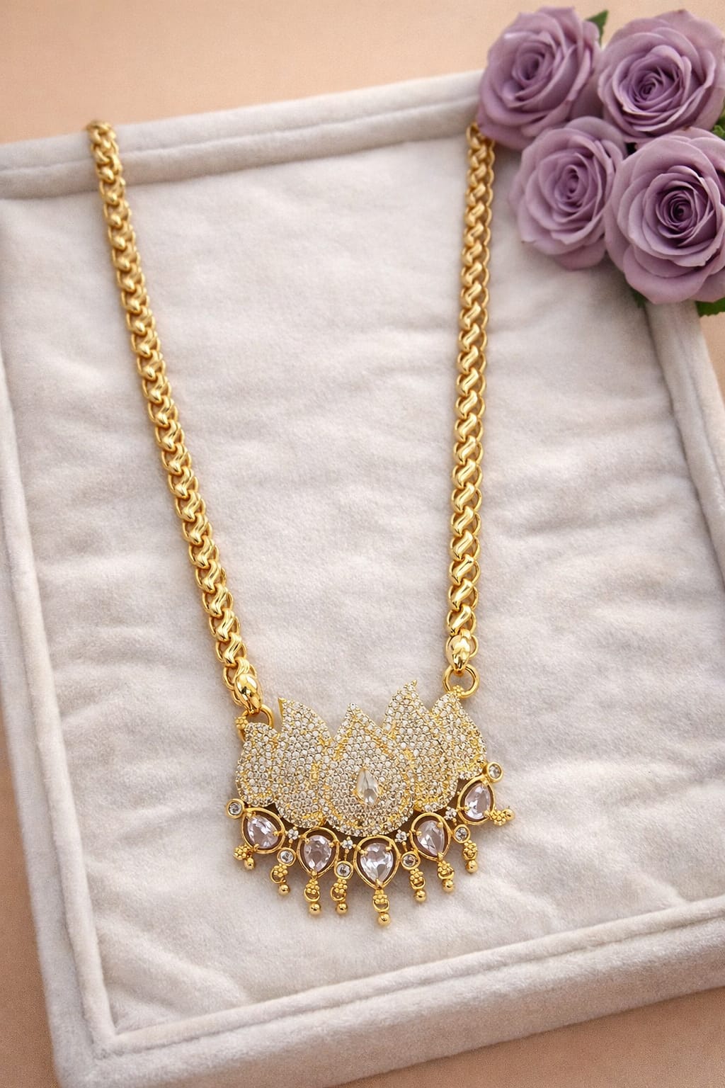 𝟐𝟒 𝐈𝐍𝐂𝐇𝐄𝐒 𝐅𝐎𝐑𝐌𝐈𝐍𝐆 𝐃𝐎𝐋𝐋𝐀𝐑 𝐂𝐇𝐀𝐈𝐍