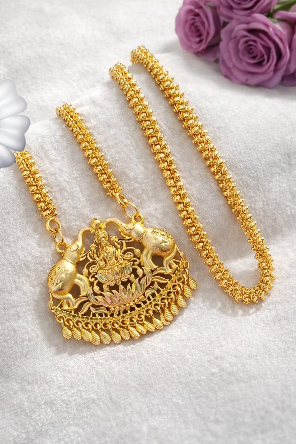 𝐋𝐀𝐊𝐒𝐇𝐌𝐈 𝐃𝐎𝐋𝐋𝐀𝐑 𝐂𝐇𝐀𝐈𝐍