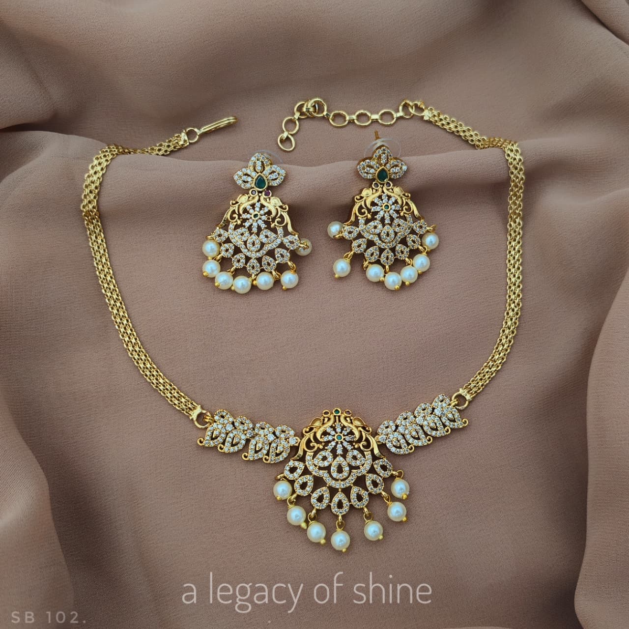 𝐏𝐄𝐀𝐑𝐋 𝐖𝐈𝐓𝐇 𝐒𝐓𝐎𝐍𝐄  𝐍𝐄𝐂𝐊𝐋𝐀𝐂𝐄