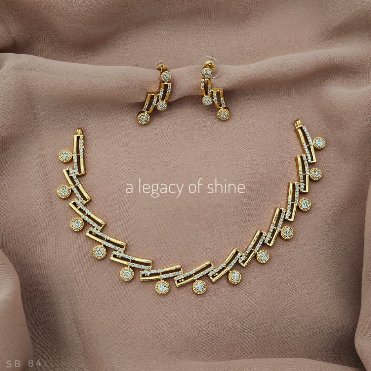 𝐒𝐓𝐎𝐍𝐄  𝐍𝐄𝐂𝐊𝐋𝐀𝐂𝐄