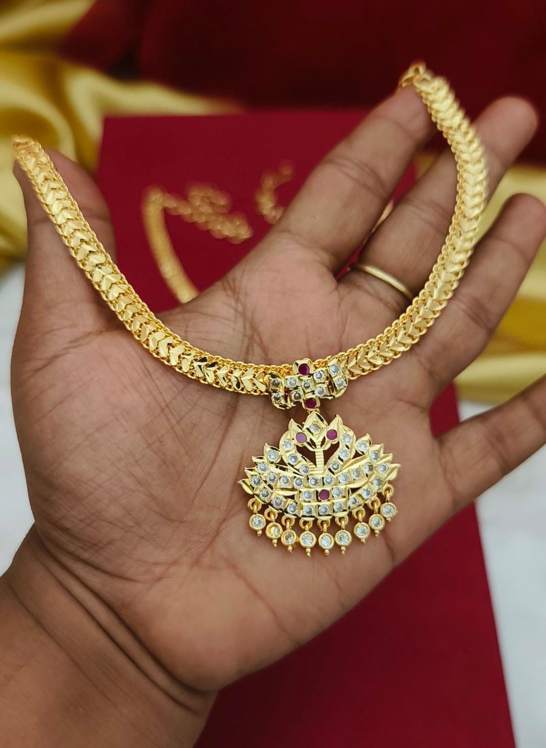 𝐈𝐌𝐏𝐎𝐍 𝐃𝐔𝐂𝐊 𝐍𝐄𝐂𝐊𝐋𝐀𝐂𝐄