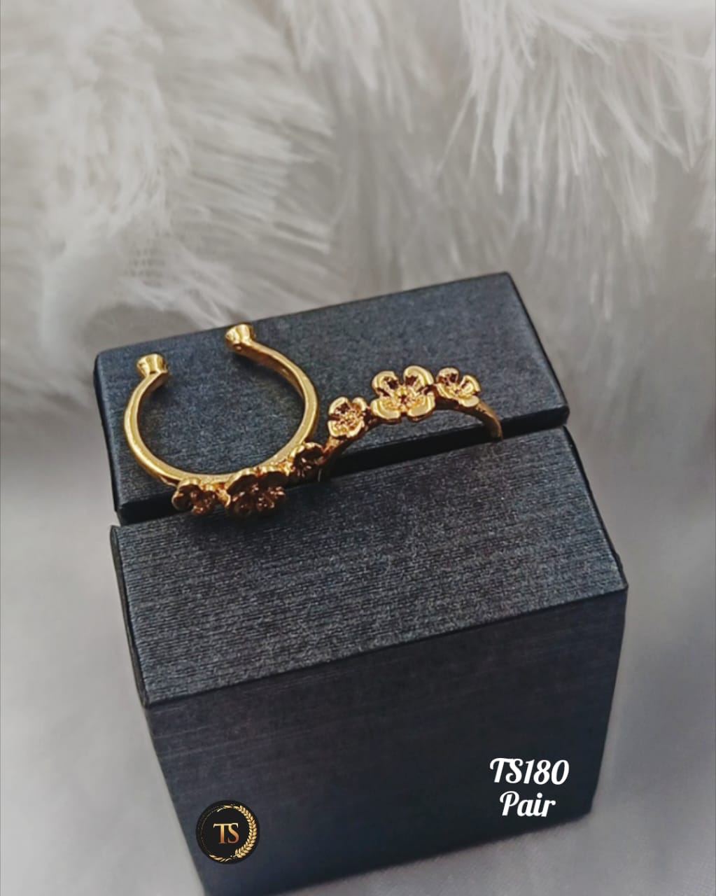 𝐀𝐃𝐉𝐔𝐒𝐓𝐀𝐁𝐋𝐄 𝐌𝐄𝐓𝐓𝐈