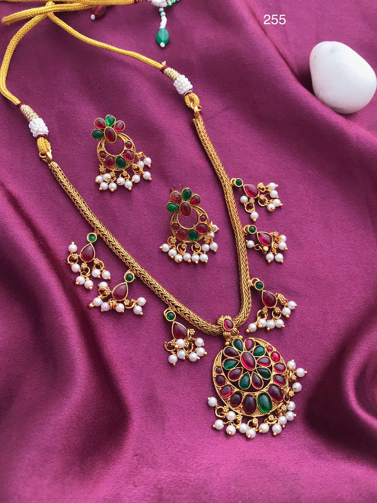 𝐄𝐌𝐄𝐑𝐀𝐋𝐃 𝐍𝐄𝐂𝐊𝐋𝐀𝐂𝐄