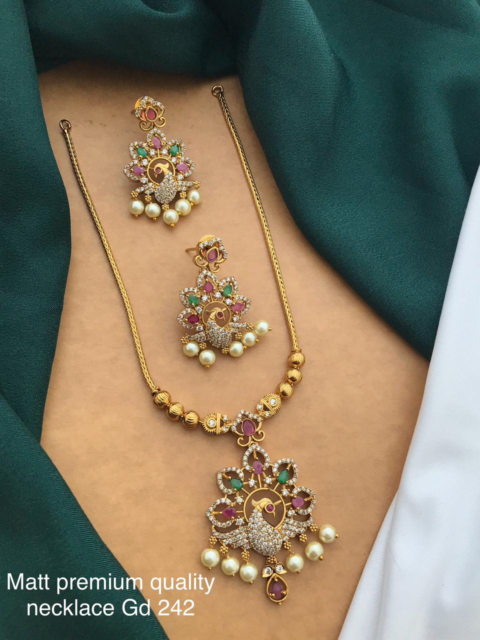 𝐆𝐎𝐋𝐃-𝐏𝐋𝐀𝐓𝐄𝐃 𝐍𝐄𝐂𝐊𝐋𝐀𝐂𝐄