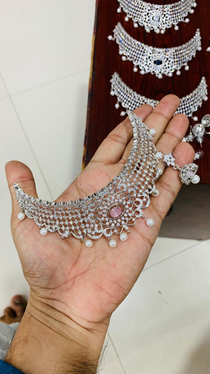 𝐒𝐋𝐈𝐕𝐄𝐑 𝐂𝐇𝐎𝐊𝐄𝐑